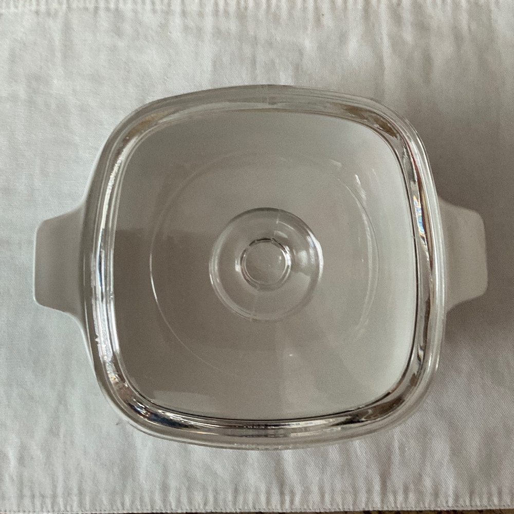 Cornflower Corning. 1 1/2 Qt. With lid. Rare find. No chips, cracks or stains - Picture 5 of 5